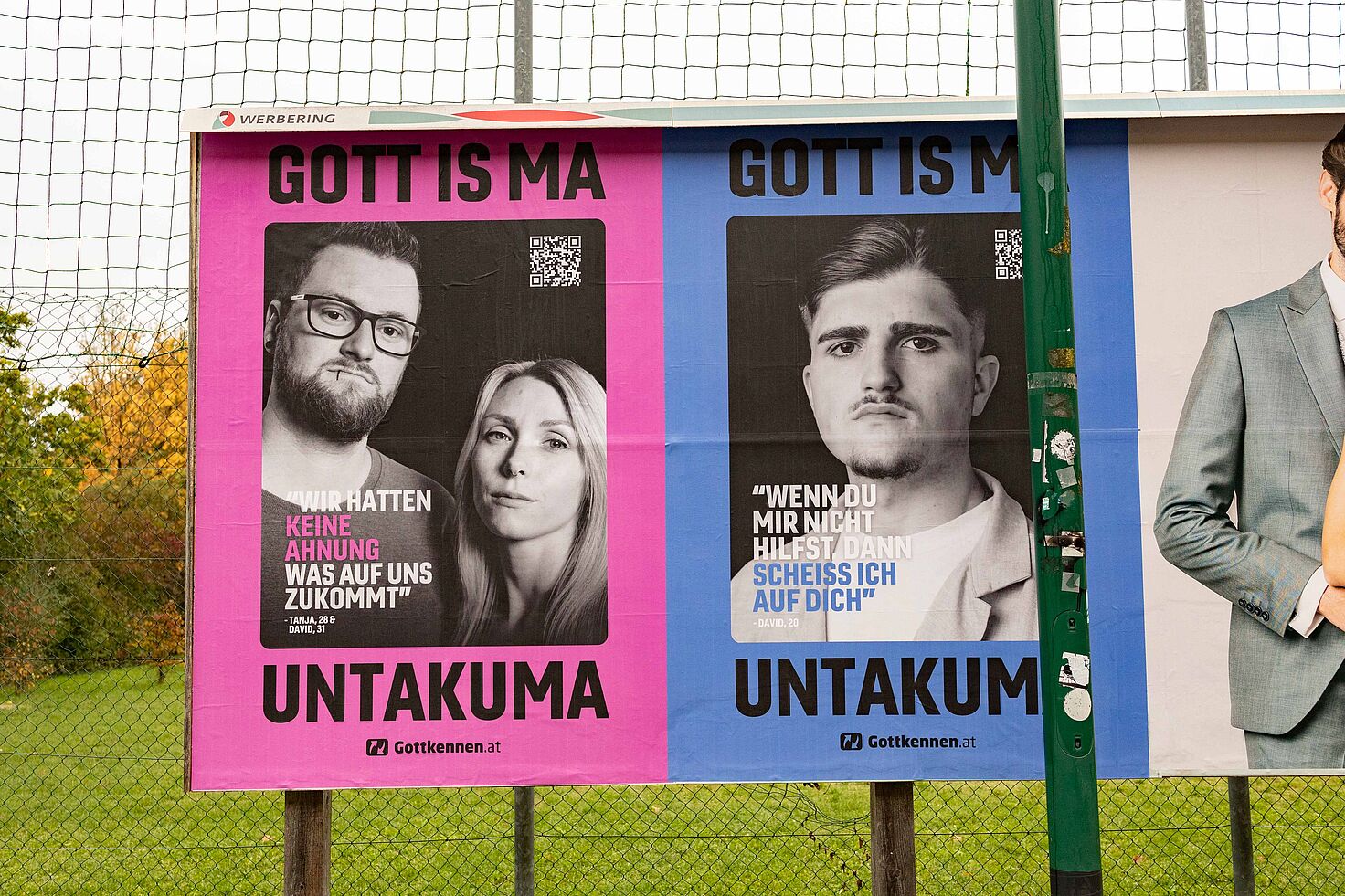 'Gott is ma untakuma'-Plakate in Oberösterreich